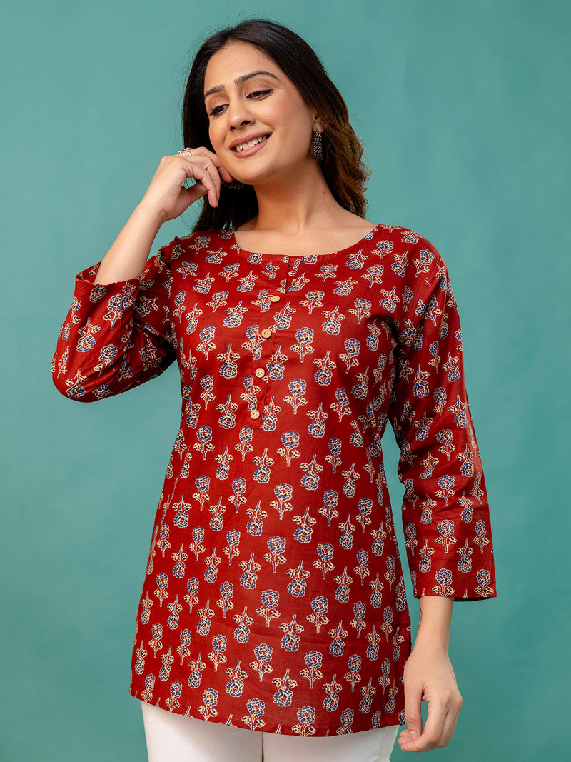 Chic Printed Short Kurti with Round Neck & 3/4 Sleeves