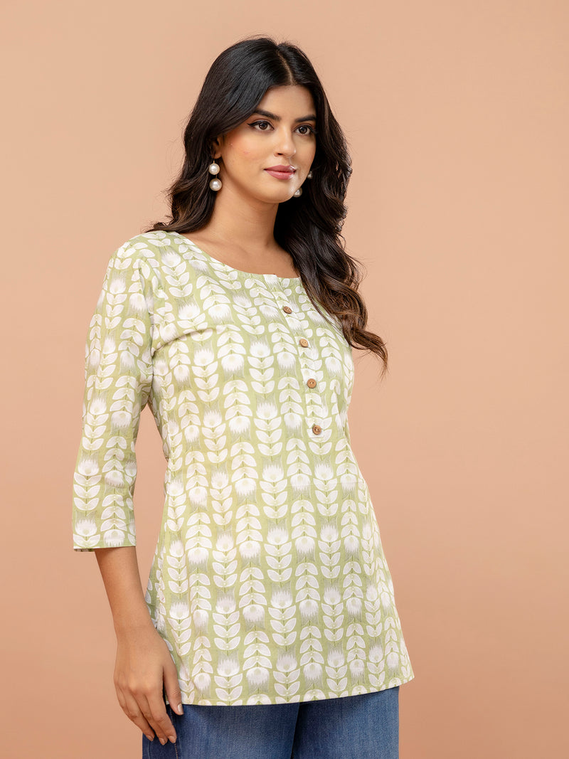Chic Printed Short Kurti with Round Neck & 3/4 Sleeves