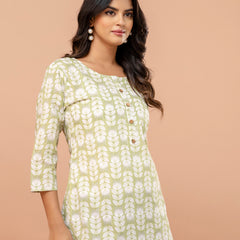 Chic Printed Short Kurti with Round Neck & 3/4 Sleeves