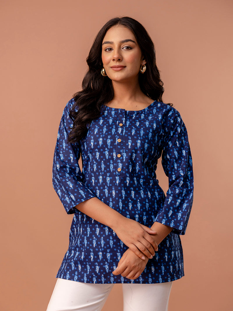 Chic Printed Short Kurti with Round Neck & 3/4 Sleeves