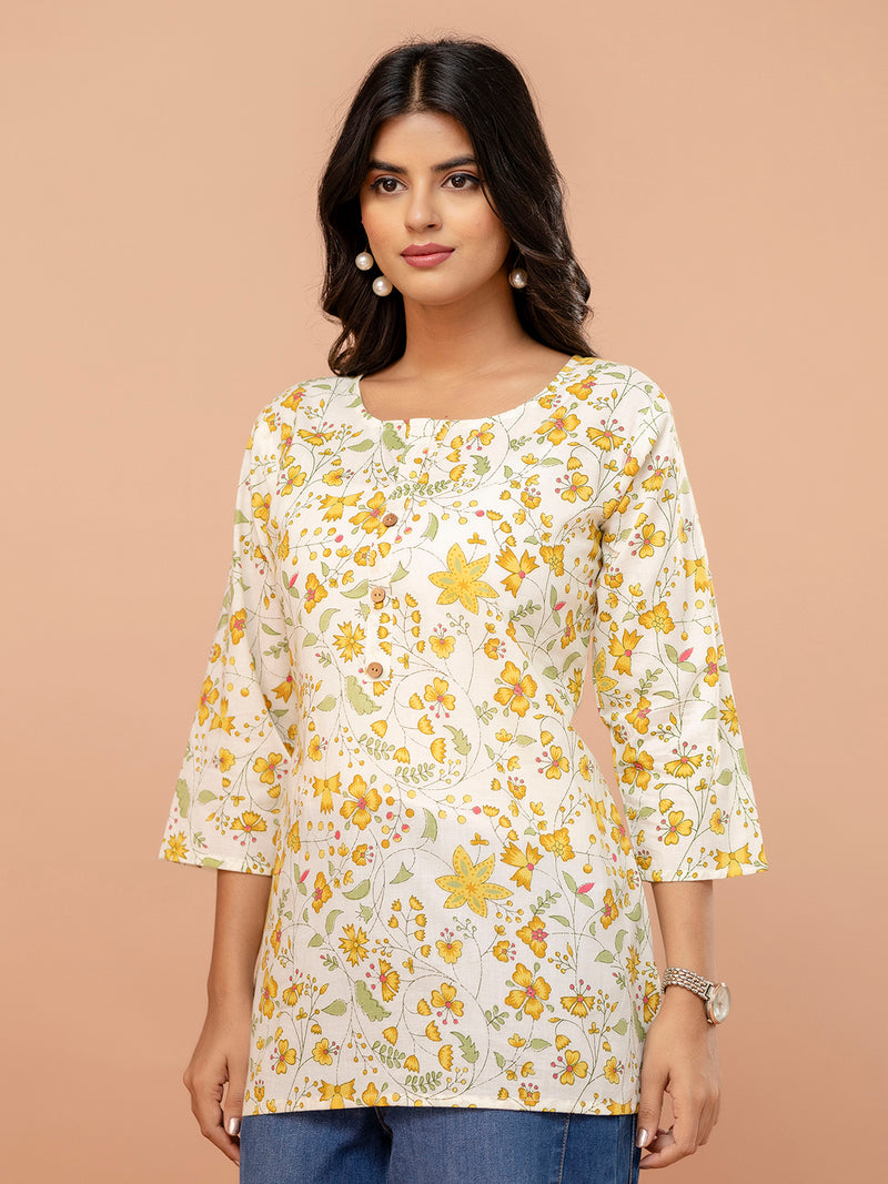 Chic Printed Short Kurti with Round Neck & 3/4 Sleeves