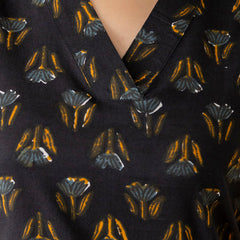 Elegant Sleeveless Cotton Printed Straight Kurta with Refined V-Neckline