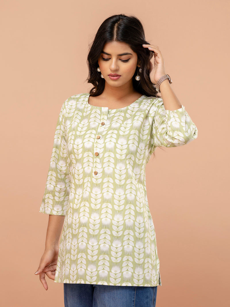 Chic Printed Short Kurti with Round Neck & 3/4 Sleeves