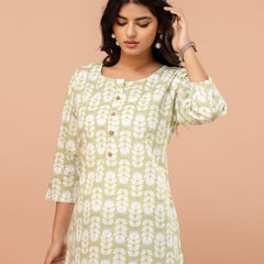 Chic Printed Short Kurti with Round Neck & 3/4 Sleeves