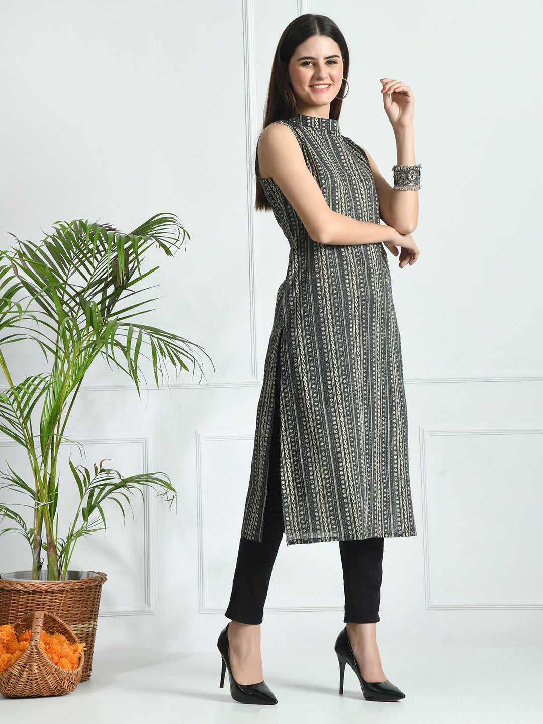 Feranoid Cotton Printed Sleeveless Straight Long Kurti FRKT6492