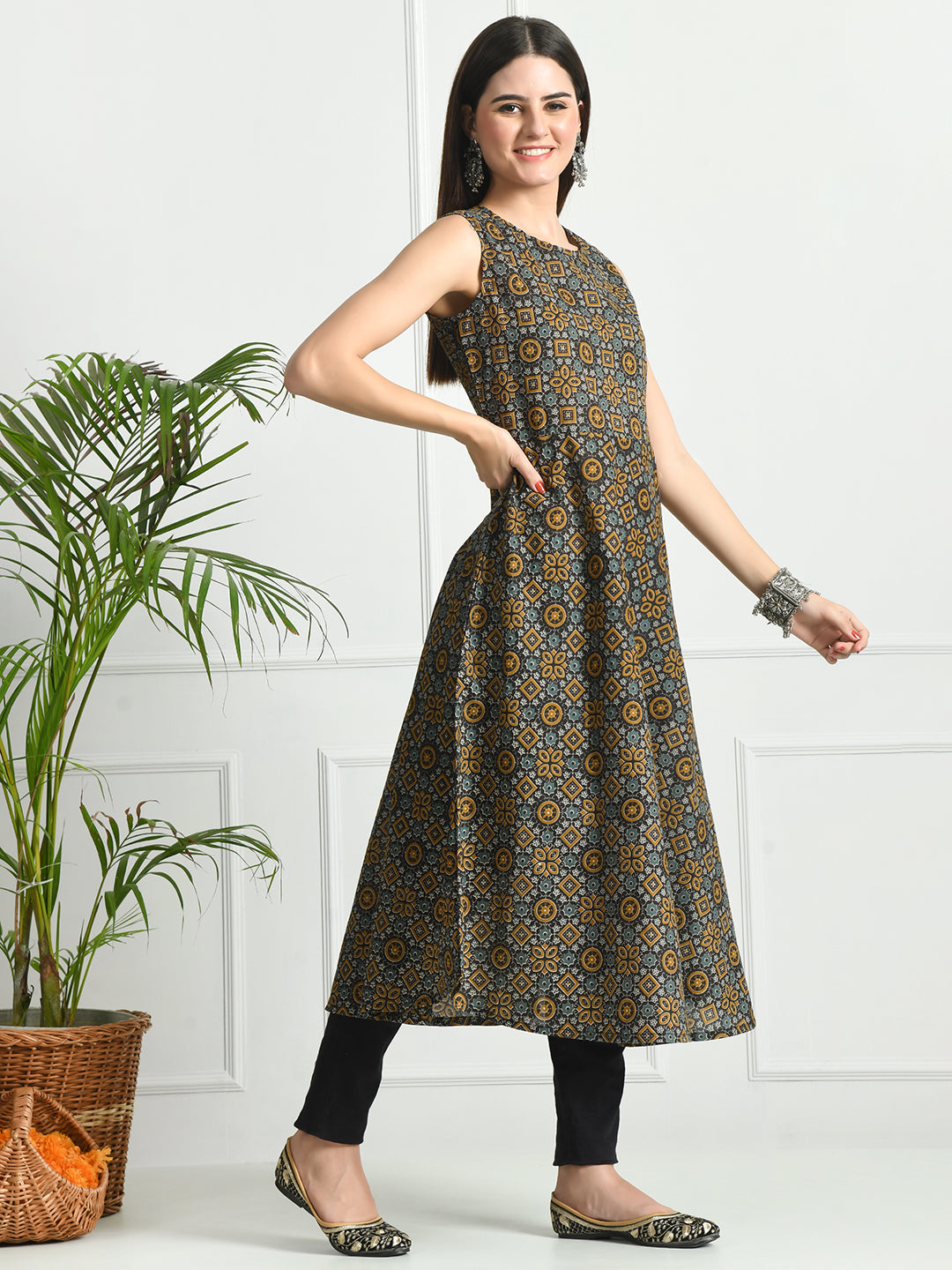 Round Neck Floral Print Sleeveless Long Kurti FRKT6490