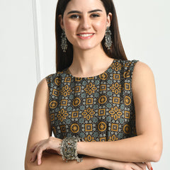 Graceful Round Neck Cotton Kurti with Delicate Floral Print