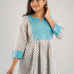 Women White & Blue Cotton Printed A-Line Kurti