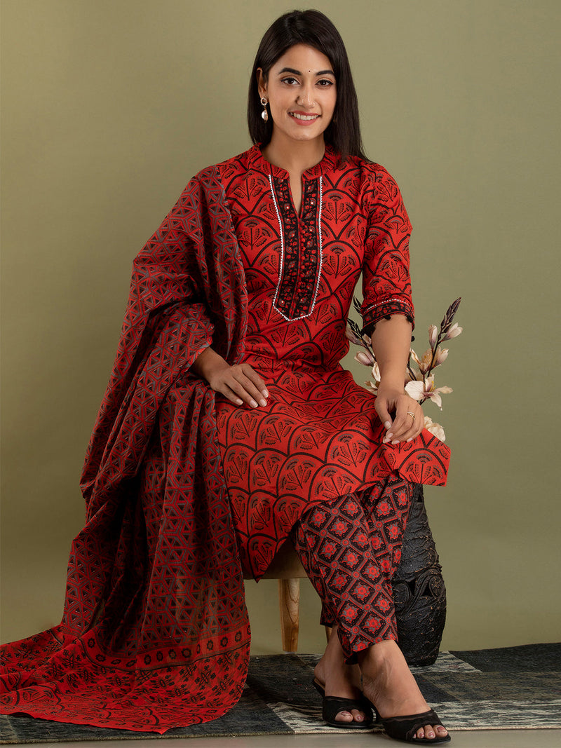 Women Kurta Pant Dupatta Set