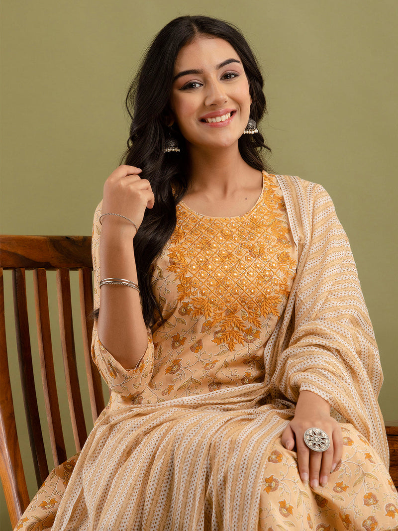 Women Kurta Pant Dupatta Set