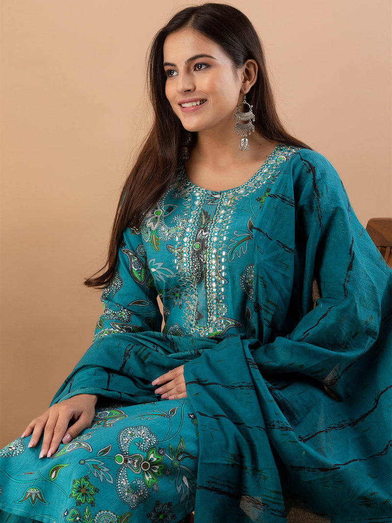 Women Kurta Pant Dupatta Set