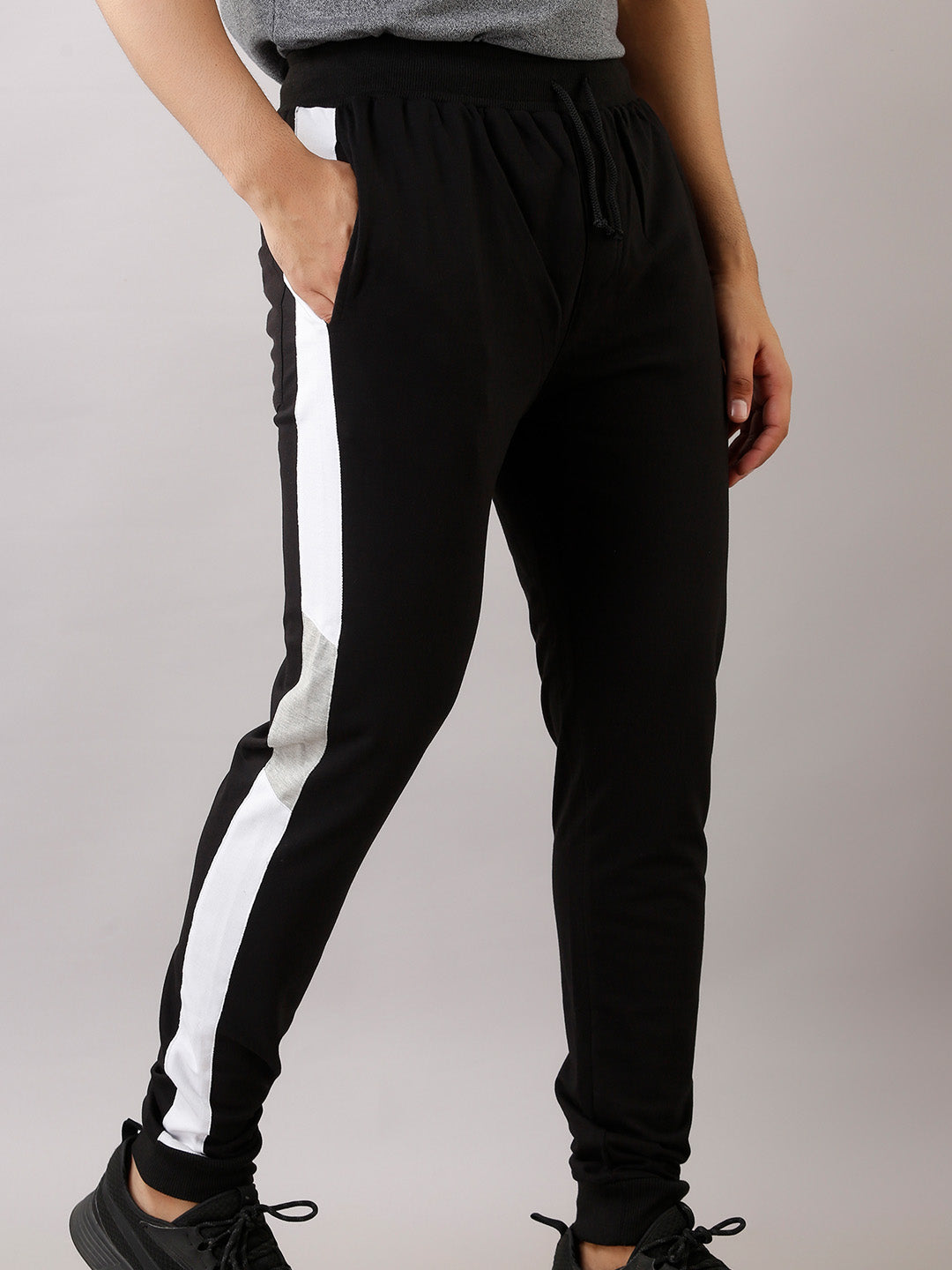 BLACK WHITE LINED JOGGER